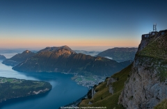 Das erste Licht berührt die Bergspitzen - ©Christiane Dreher